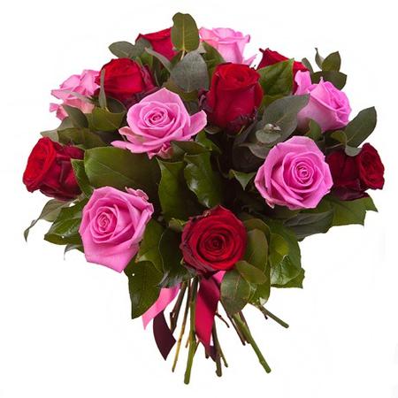 Букет из 15 красных и розовых роз «Очарование»